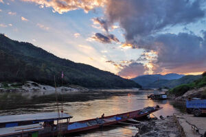 Pak Beng Culture Travel Guide: Lao Traditions, Etiquette & Eco-Tours